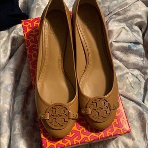 Tori Burch Gabriel Pump